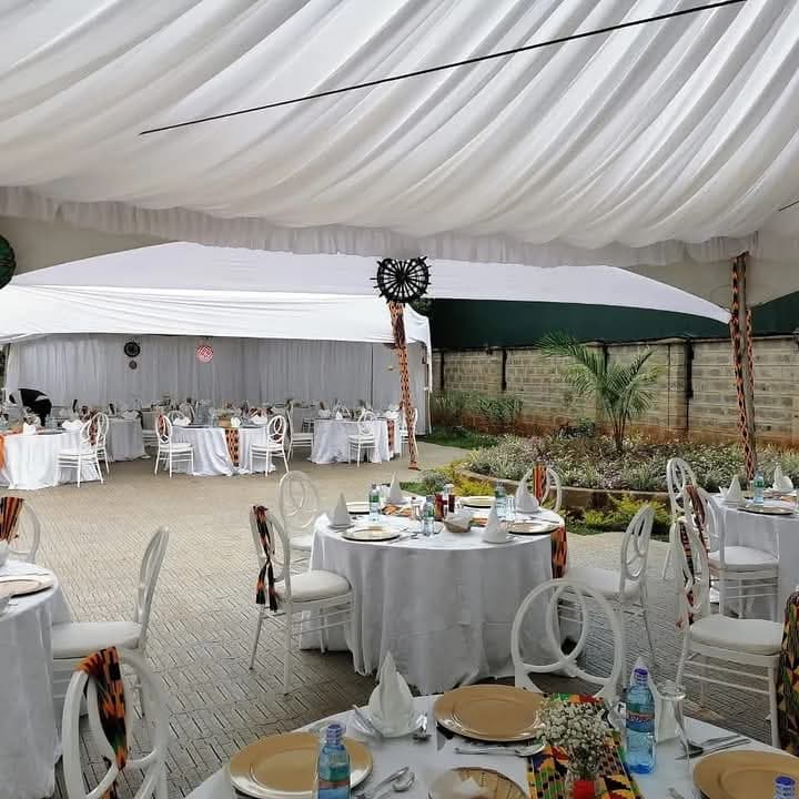 Marit Events wedding reception with African print accents and gold place settings
